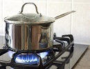 Специалисты «Газпром газораспределение Великий Новгород» на «горячей линии» рассказали,  как пользоваться бытовым газовым оборудованием